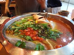 -野山舂·贵州现舂酸汤火锅(鸿通城店)