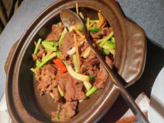 嫩姜熘吊龙牛肉-虹潮荟·餐桌上的美食地理(太阳宫店)