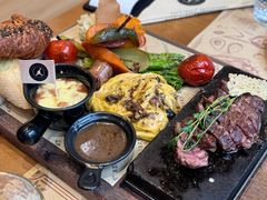 -Mark&Mars Restaurant