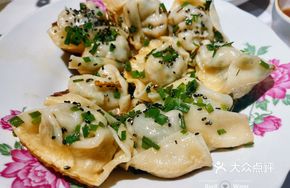 Pan-fried Chrysanthemum Vegetable Dumplings
