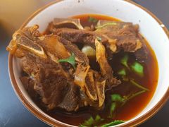 香辣牛骨汤面-贡梅老面馆·蟹粉面·无锡特色小吃(南长街主推店)