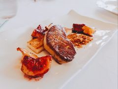 香煎鹅肝配黑橄榄，荔枝酱和吐司-Jean Georges