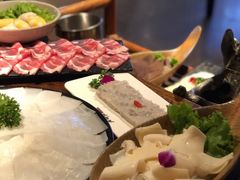 -老牌坊云南鱼豆花火锅(哈西万达店)