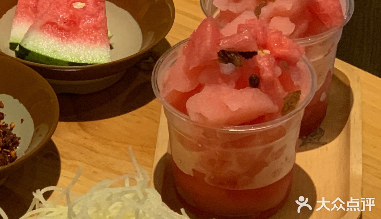 人生建议，都去吃滨江这家新开的贵州酸汤牛肉锅