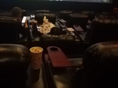 可以调节座椅靠背躺下看电影-万达影城IMAX(海口日月广场店)