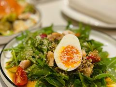 三色藜麦鸡肉溏心蛋健康沙拉-YUE·6·西式融合餐厅(外滩六号店)