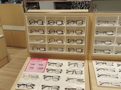 -LOOK眼镜·蔡司依视路配镜(宝山万达店)