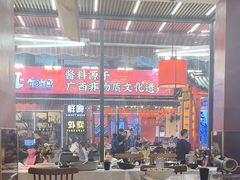 -刘姐啤酒鱼民族演艺餐厅(西街总店)