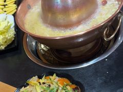 -果松木炭酸菜铜火锅·外婆参鸡汤