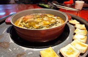 Sour Cabbage Chicken Hot Pot