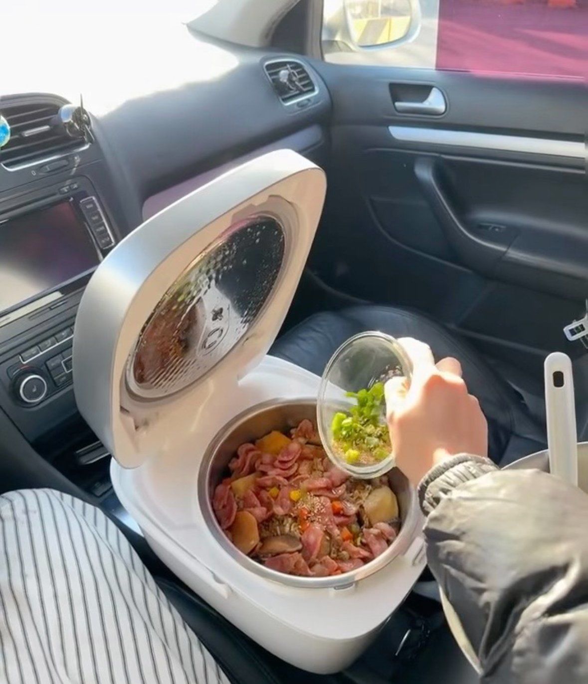 发明电饭煲带上高速的人真是天才