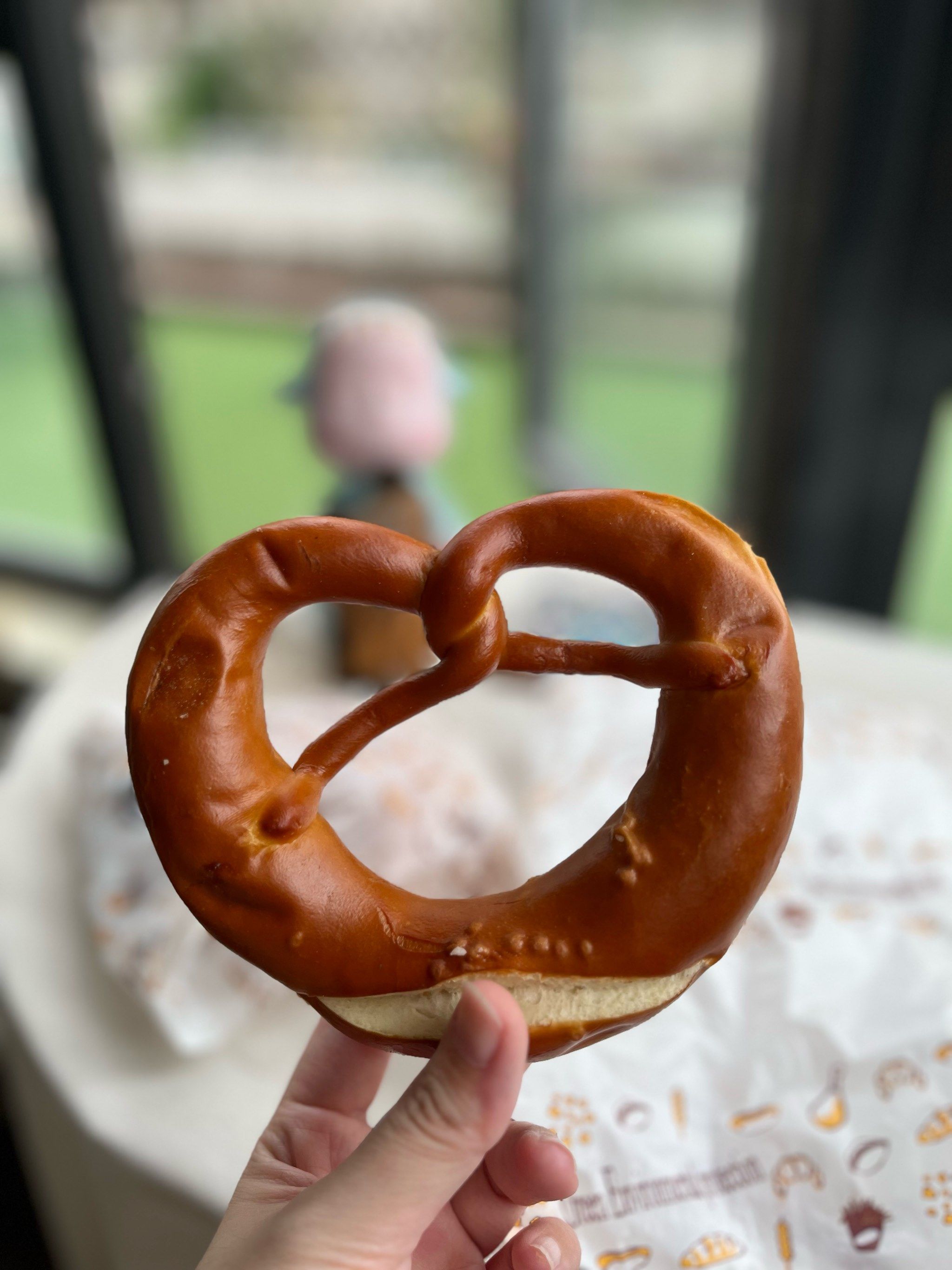 德南面包桃心型的碱水圈