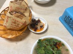 -洪峰浩老北京烧饼夹肉(角门路店)