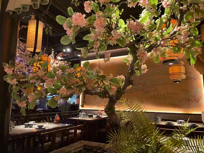 绿茶餐厅(江阴八佰伴南门店)-"过年期间来过两次都满座,这次终于被我