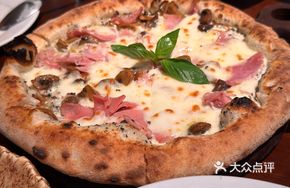 Truffle Mushroom Ham Pizza