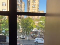 -红盔侠小龙虾(海宁银泰店)