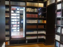 -钟书阁(松江泰晤士小镇店)