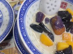 -广信牛奶甜品世家(台东店)
