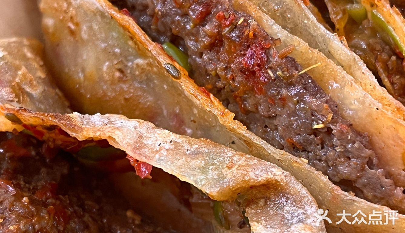 我真的会被西安回民街的牛肉饼圈粉……
