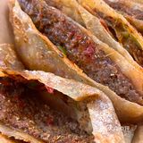 我真的会被西安回民街的牛肉饼圈粉……