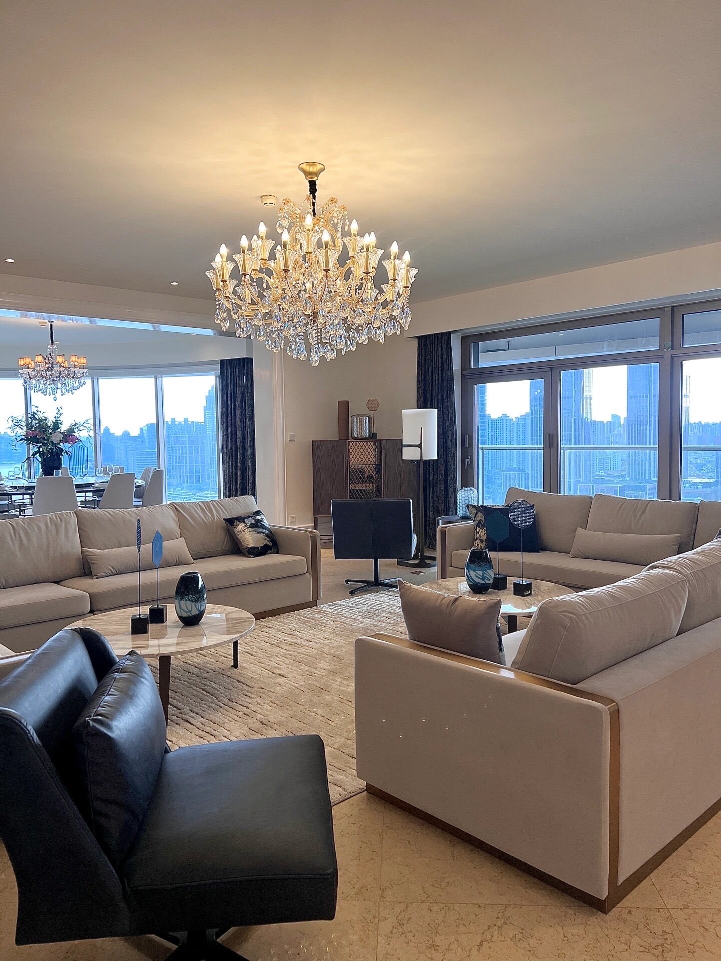 总要来趟上海吧,感受下套均过亿的汤臣一品