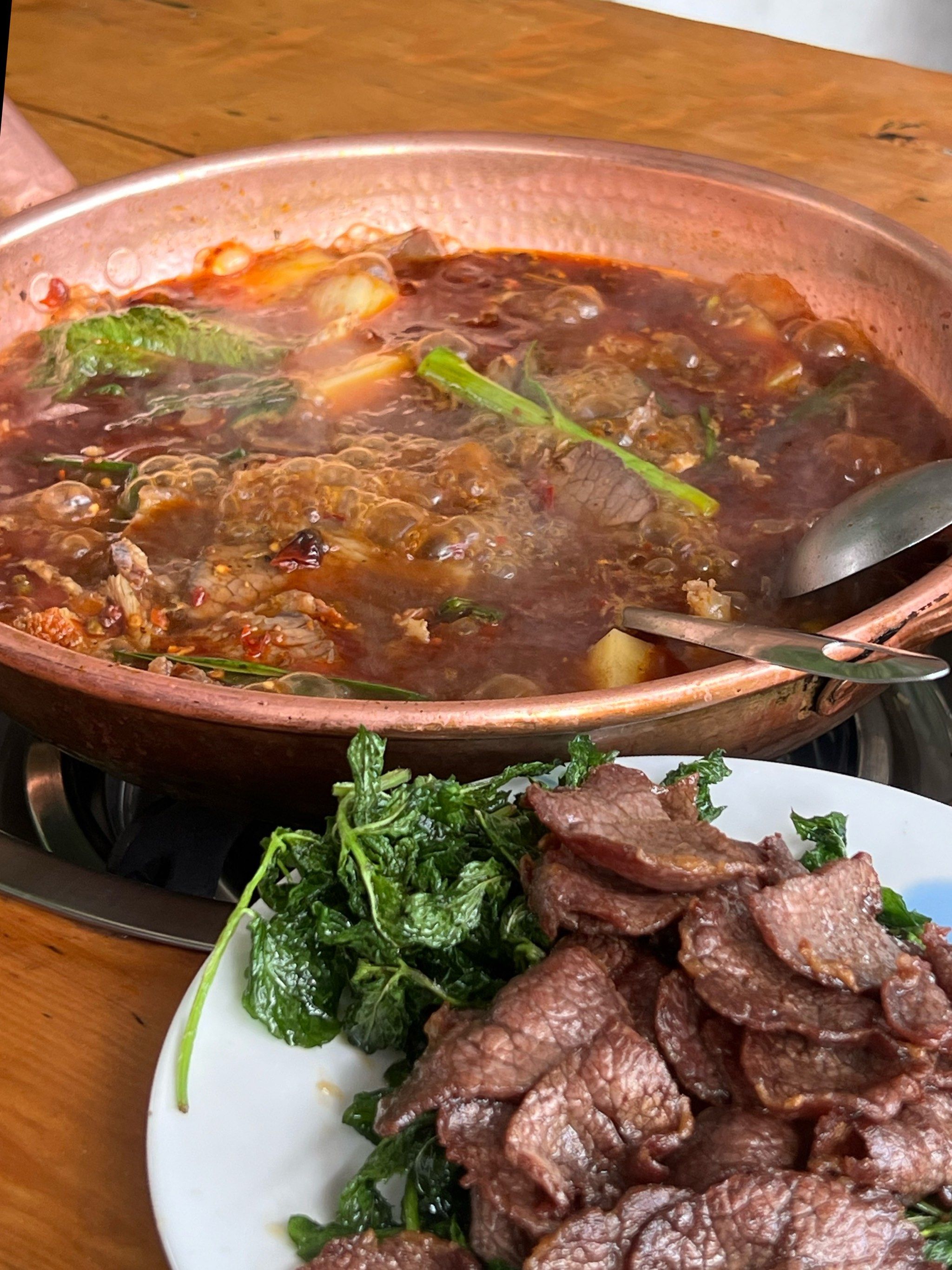 铜瓢牛肉味道纯正,牛干巴很有云南特色,?