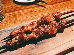 红柳羊肉串-阿里家·新疆烤肉酒場 by MIG