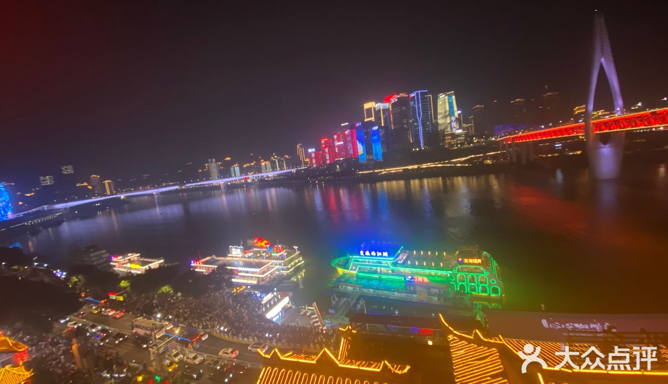 洪崖洞简直是火锅城[愉快]