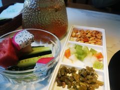 开胃小菜和餐前水果-荷塘秋月·本帮江浙菜(国权路店)