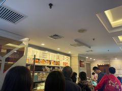 等位区-国际饭店·帆声西饼屋(黄河路店)