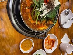 土豆排骨火锅-喇喇排骨火锅·传统韩式脊骨汤(望京西园总店)