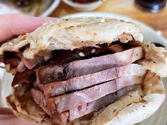 烧饼夹肘子肉-昌顺马记小吃店(昌盛园店)