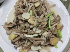 -土砂锅生态山庄·非遗砂锅雅鱼