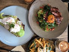 牛油果温泉蛋吐司-O'mills Sourdough Bakery&Bistro(永嘉路店)