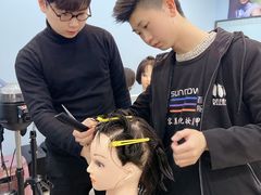 -首脑美容美发化妆美甲培训学校(长沙校区)