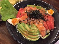 三文鱼牛油果沙拉-百步拉面