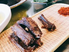 -石磨豆花家常菜·牦牛排土火锅