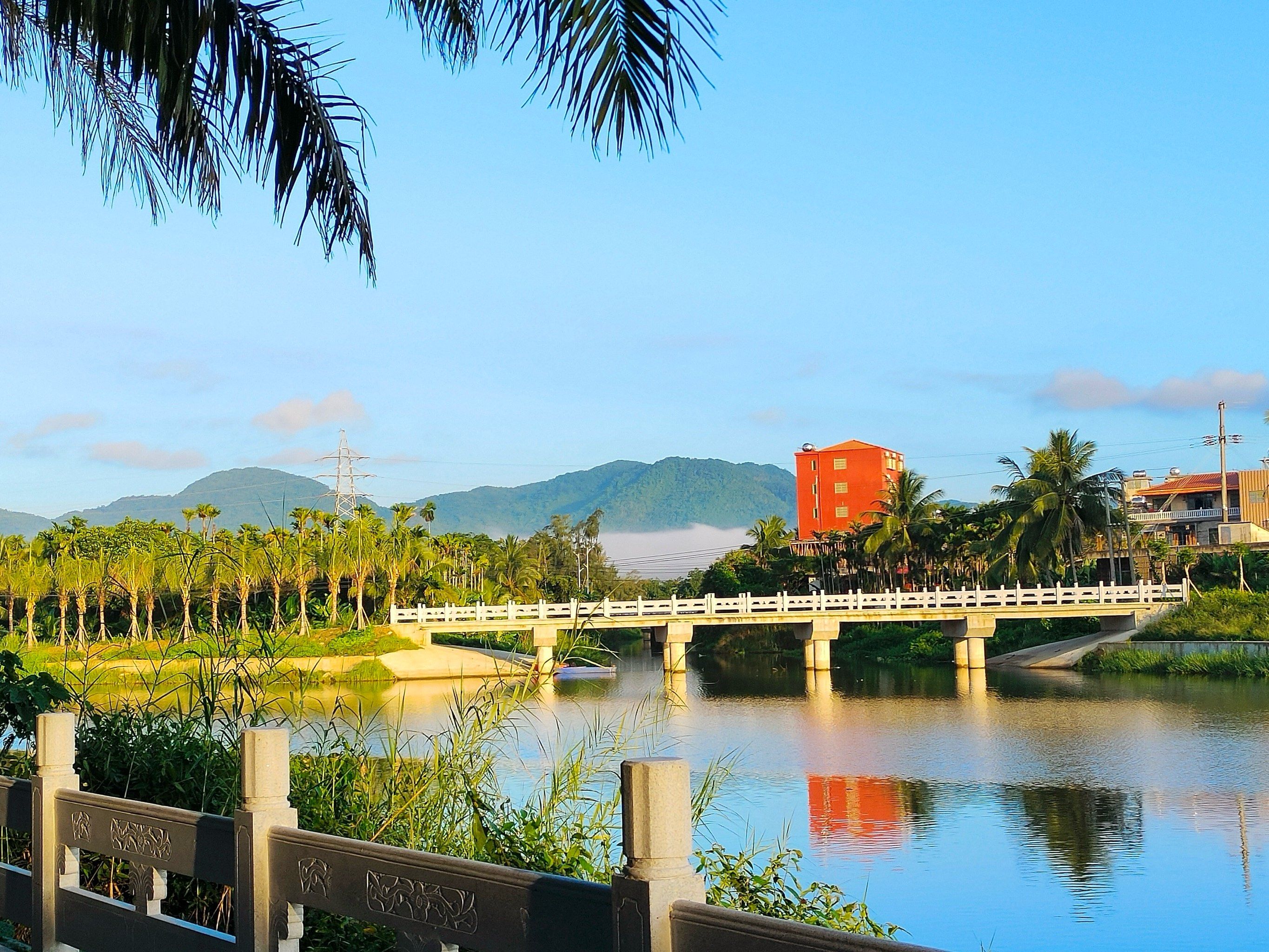 兴隆温泉秘境:花与药香的疗愈之旅