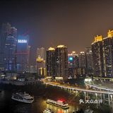 到了晚上，这座城市更漂亮