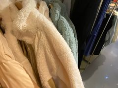 -URBAN REVIVO(济南领秀城贵和购物中心店)