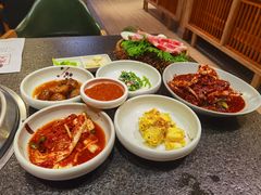 -草家酱蟹炭火烤肉店(珲春南路一店)