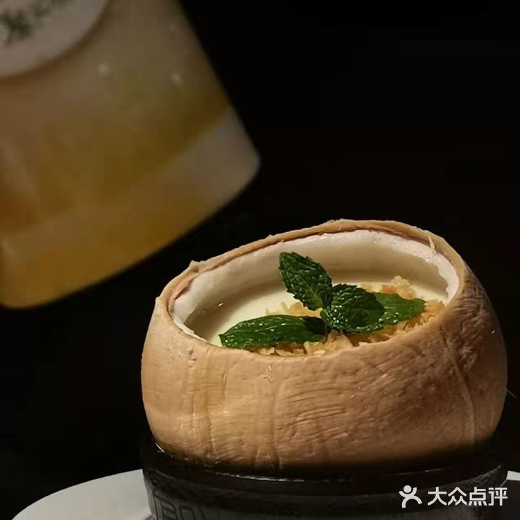 顺着时光的烙印 来到天河北这家椰子鸡老店