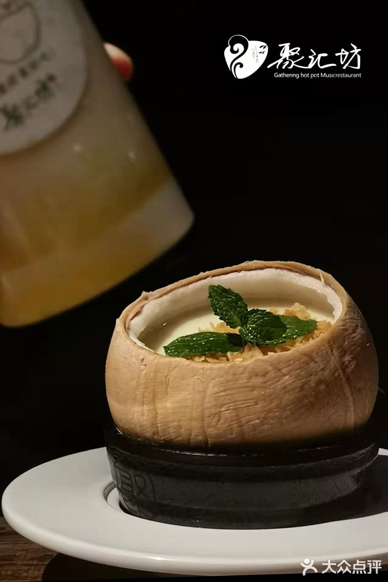 顺着时光的烙印 来到天河北这家椰子鸡老店