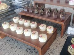 -怡豪大饭店·银顶旋转餐厅