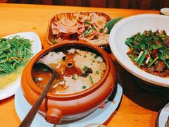 -老滇山寨•云南特色菜•地方菜•民族风情歌舞表演(金碧店)