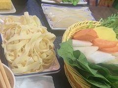 -灶知轩湘西石锅鱼(万佳广场店)