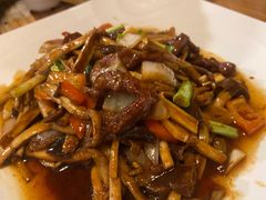 烧汁茶树菇牛柳-日出青木·杭帮菜名店
