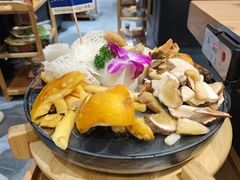 -一朵菌·野生菌探索家火锅(南亚店)
