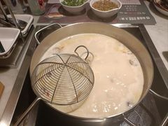 -尚尚仙·酸汤猪手·猪肚鸡火锅(华联万柳购物中心店)