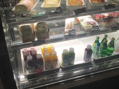 面包甜点陈列柜-星巴克(宝山万达店)